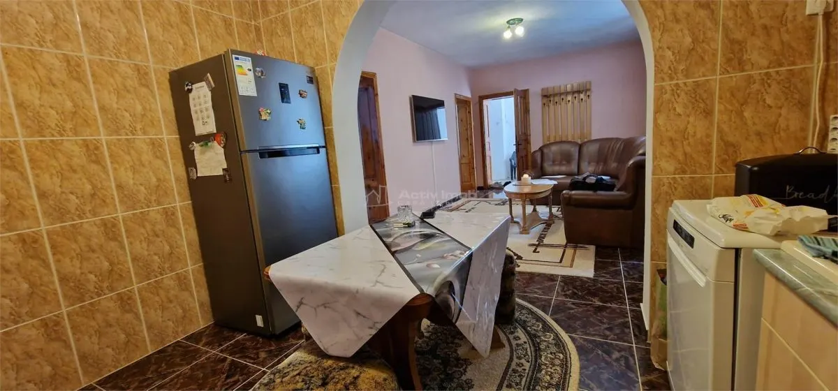 House / villa for sale 230 sqm in Resita, Muncitoresc area - foto 4