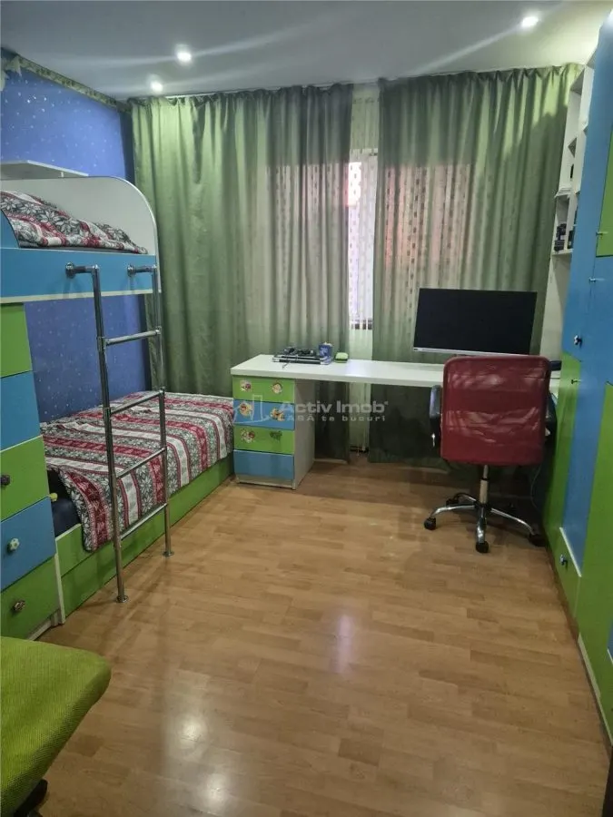 3 cam - decomandat - zona Aradul-Nou - foto 4