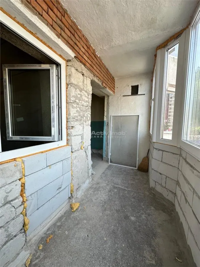 2-Bedroom Semi-Separated Apartment, 1st Floor, Ultra-Central Resita - foto 2
