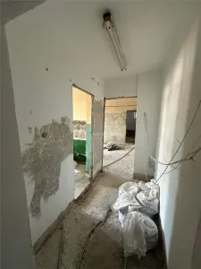 2-Bedroom Semi-Separated Apartment, 1st Floor, Ultra-Central Resita - foto 11
