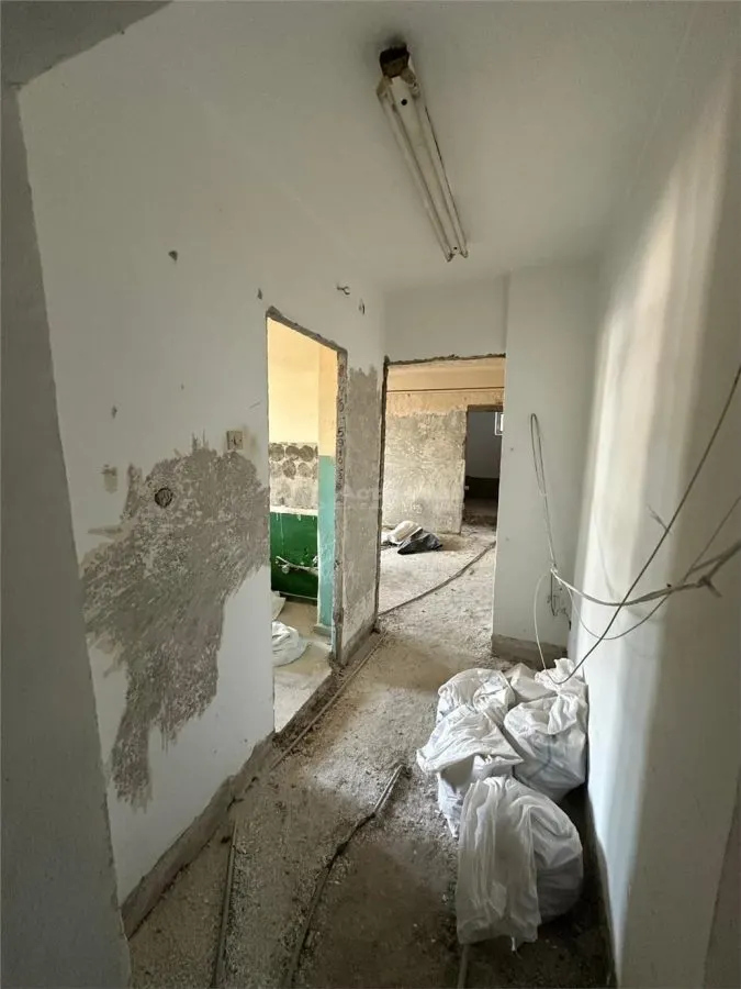 2-Bedroom Semi-Separated Apartment, 1st Floor, Ultra-Central Resita - foto 11