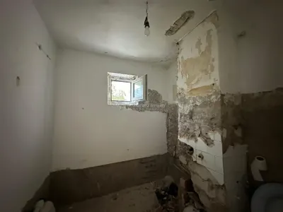 2-Bedroom Semi-Separated Apartment, 1st Floor, Ultra-Central Resita - foto 12