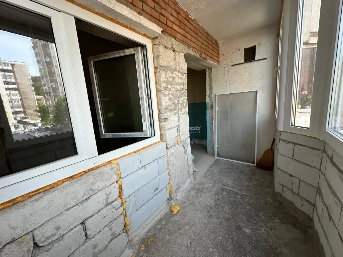 2-Bedroom Semi-Separated Apartment, 1st Floor, Ultra-Central Resita - foto 13