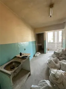 2-Bedroom Semi-Separated Apartment, 1st Floor, Ultra-Central Resita - foto 3