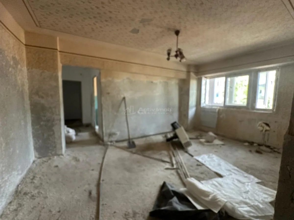 2-Bedroom Semi-Separated Apartment, 1st Floor, Ultra-Central Resita - foto 6