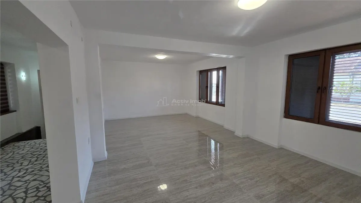 Racasdia, Spatiu Comercial la Sosea, Locatie Centrala - foto 2