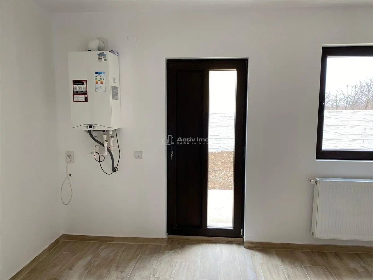 Case pe parter cu 3 camere-Teren 550 mp-Asfalt-Mutare imediata - foto 2