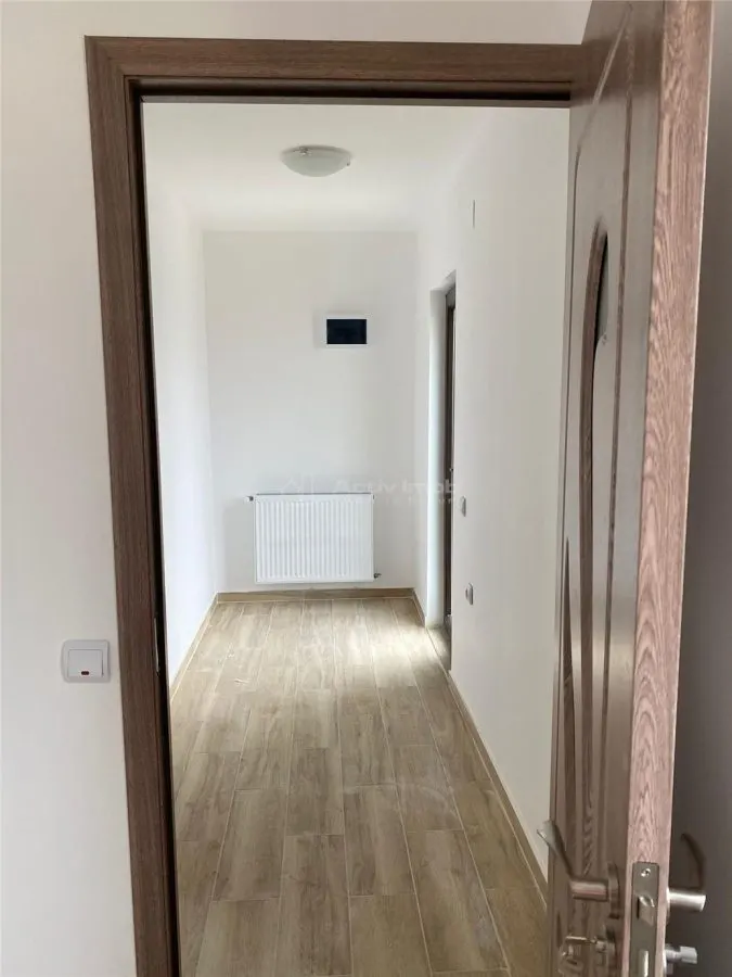Case pe parter cu 3 camere-Teren 550 mp-Asfalt-Mutare imediata - foto 4