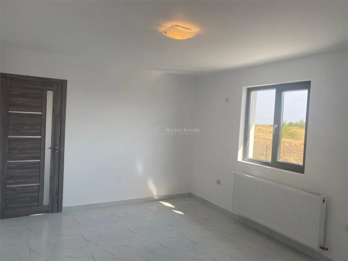 Case pe parter cu 3 camere-Teren 550 mp-Asfalt-Mutare imediata - foto 8