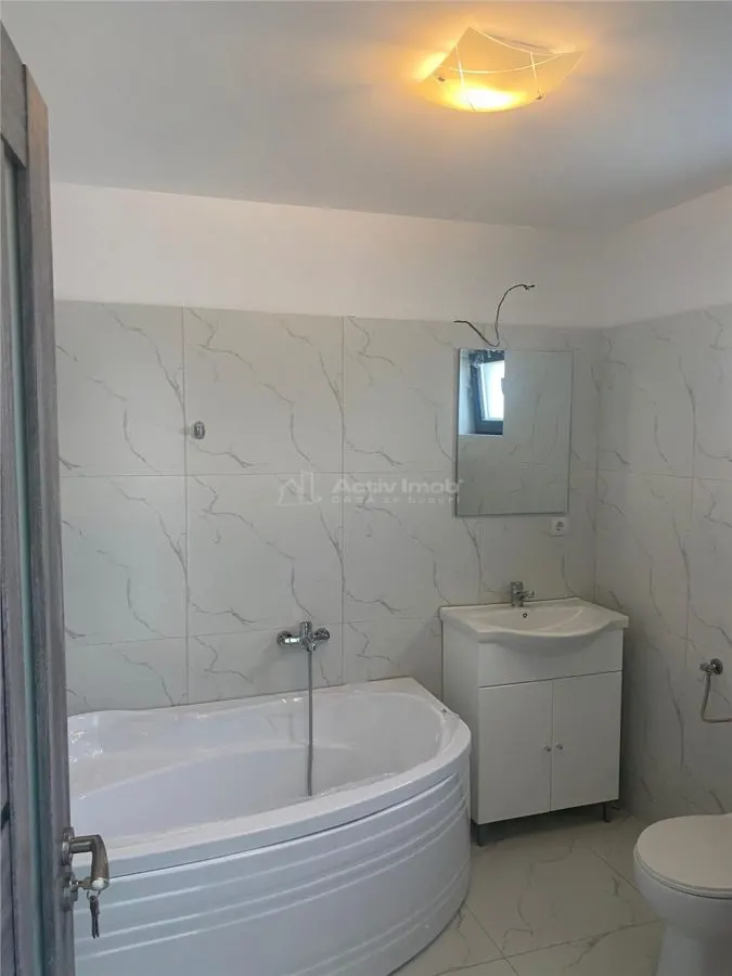 Case pe parter cu 3 camere-Teren 550 mp-Asfalt-Mutare imediata - foto 9