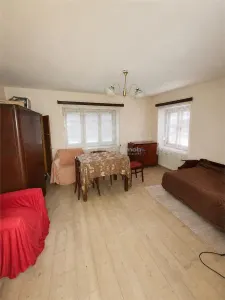 Casa generoasa de vanzare la tara - foto 9