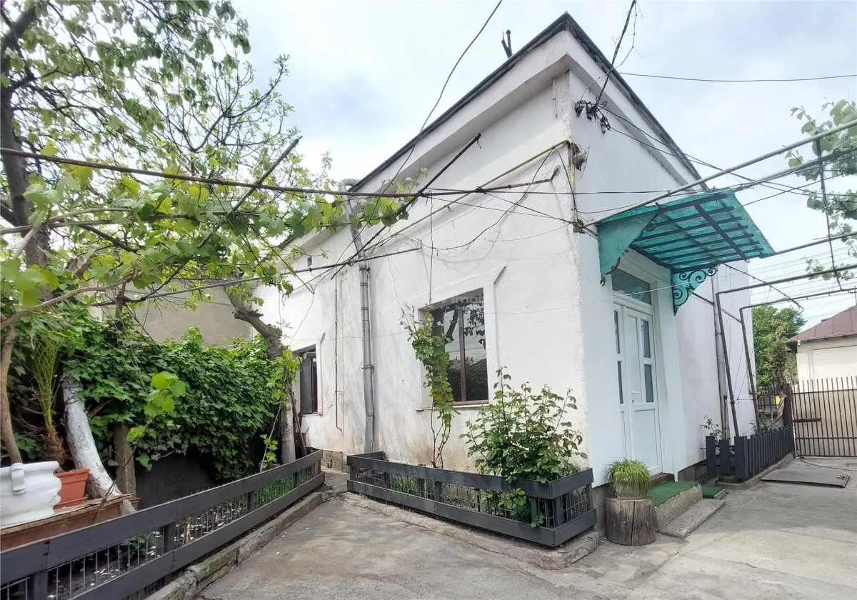 Doua corpuri de CASA, teren 228 mp, zona Gării, Buzau - foto 1