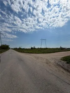贝尔切尼镇地块 4,763 平方米 美家超市区域 - foto 2