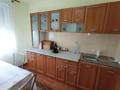 Apartament 2 cam. in Moldova Noua - foto 3