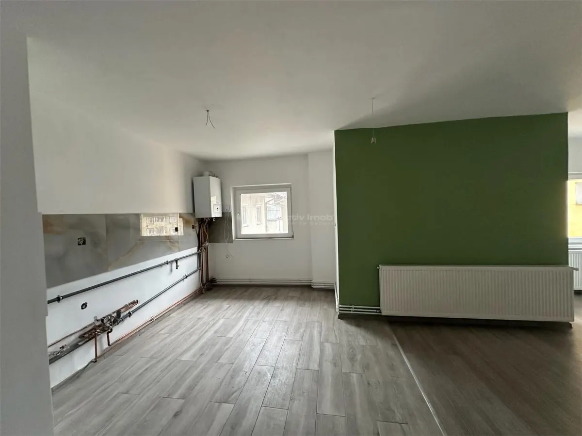 Resita, Appartement 3 Chambres, Distribución Séparée, Localisation Centrale - foto 2