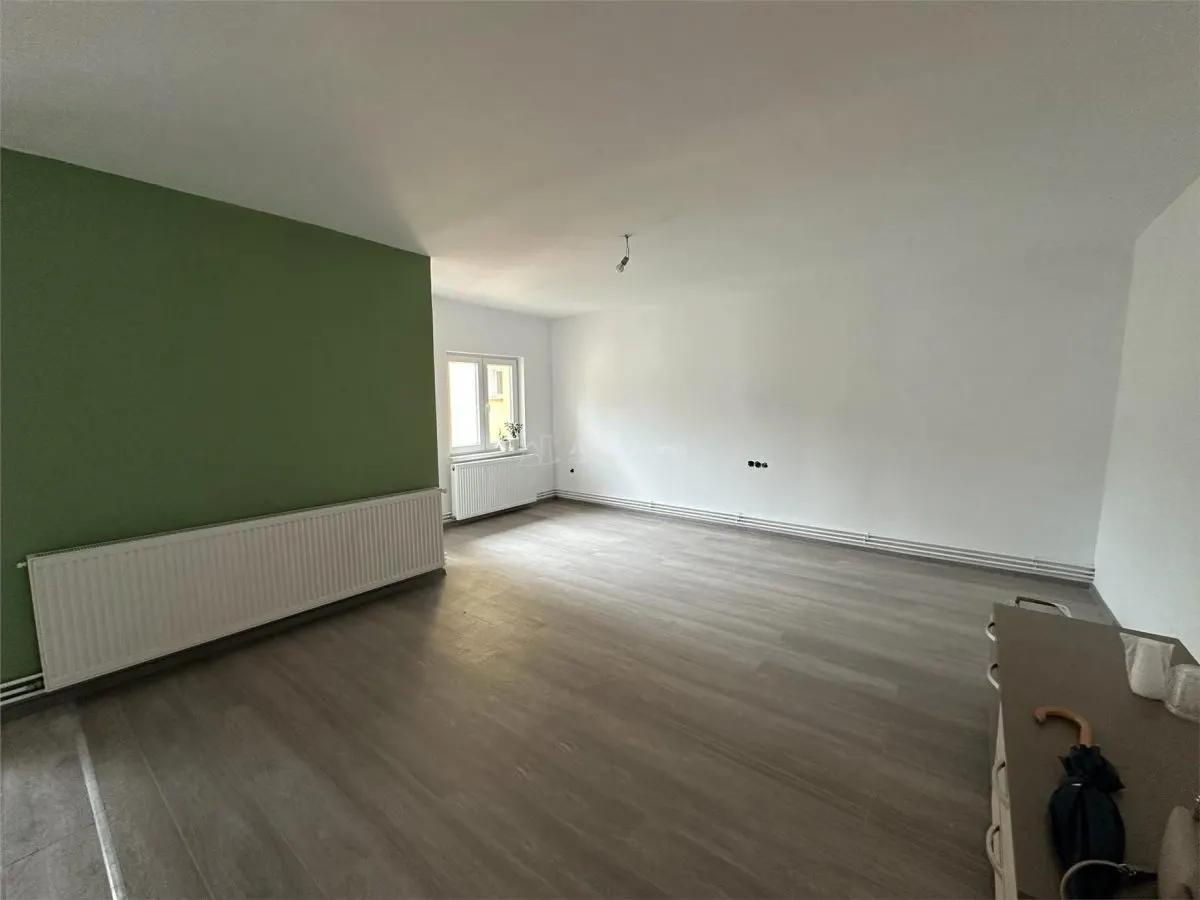 Resita, Appartement 3 Chambres, Distribución Séparée, Localisation Centrale - foto 12
