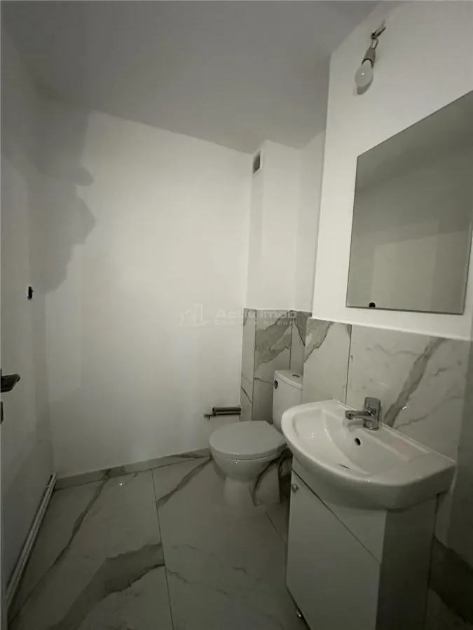 Resita, Appartement 3 Chambres, Distribución Séparée, Localisation Centrale - foto 7