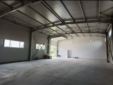 HALA MODERNA 400 MP + SHOWROOM/BIROURI | TEREN 2.500 MP | ACCES TIR | LANGA DN71 - Viforata