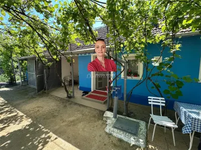 Casa Cocheta, Locuibila imediat, cu Gradina si Curte,1500mp., Com.Birda. - Birda
