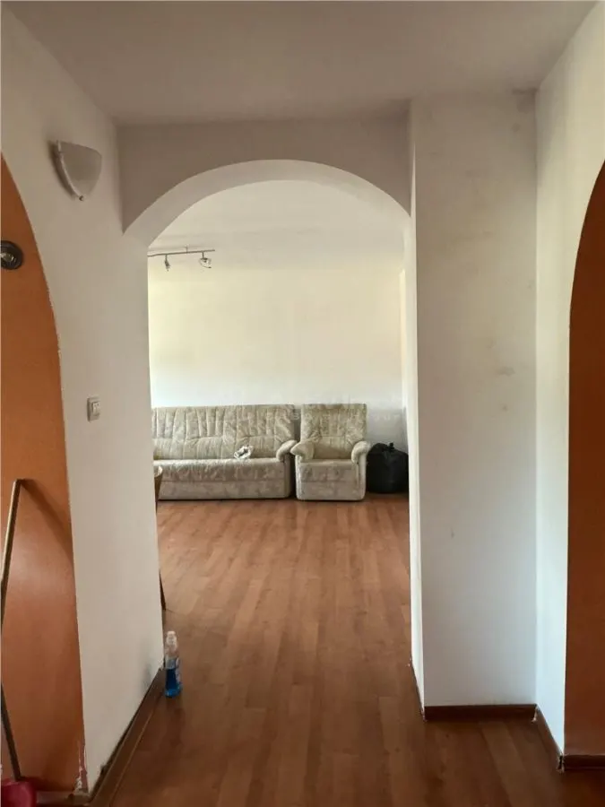 Bocsa, Appartement 3 Chambres, Confort 1er Étage, Distribution Séparée, Centre - foto 2