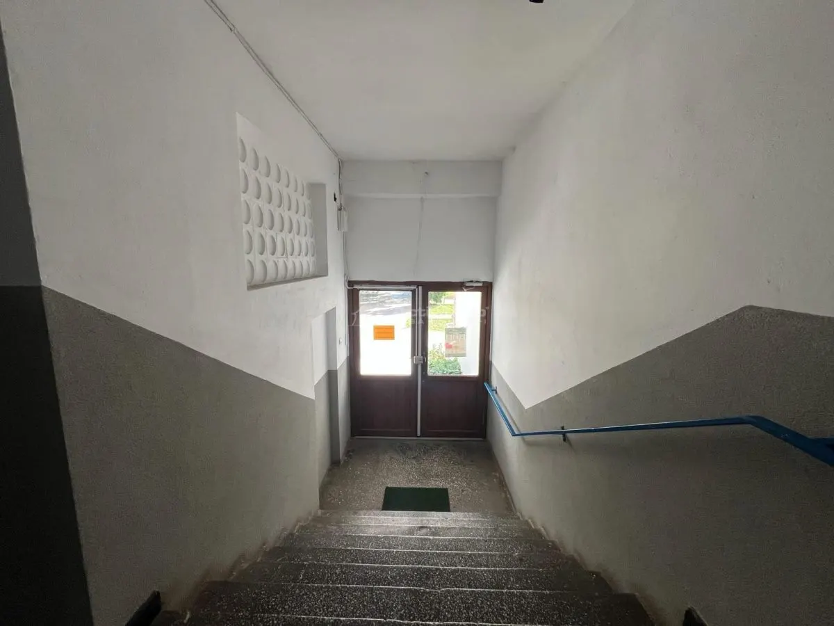 Lugoj, Apartament 3 Cam., 84 Mp., Semidecomandat, et.6, Central Blocul Postei - foto 12
