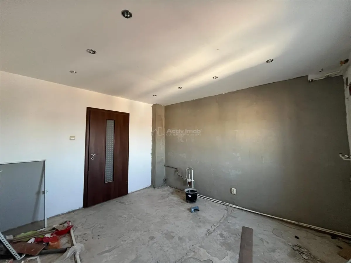 Lugoj, Apartament 3 Cam., 84 Mp., Semidecomandat, et.6, Central Blocul Postei - foto 14
