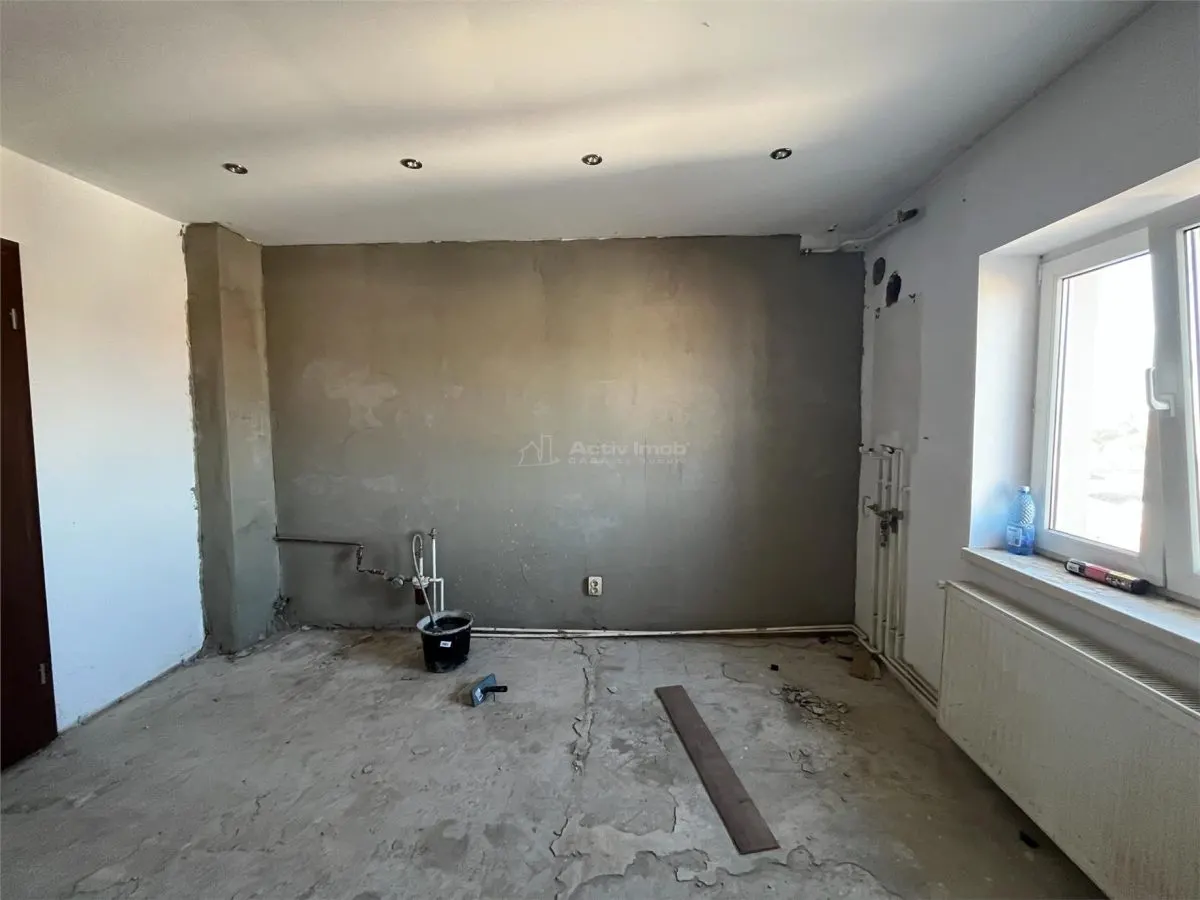 Lugoj, Apartament 3 Cam., 84 Mp., Semidecomandat, et.6, Central Blocul Postei - foto 3