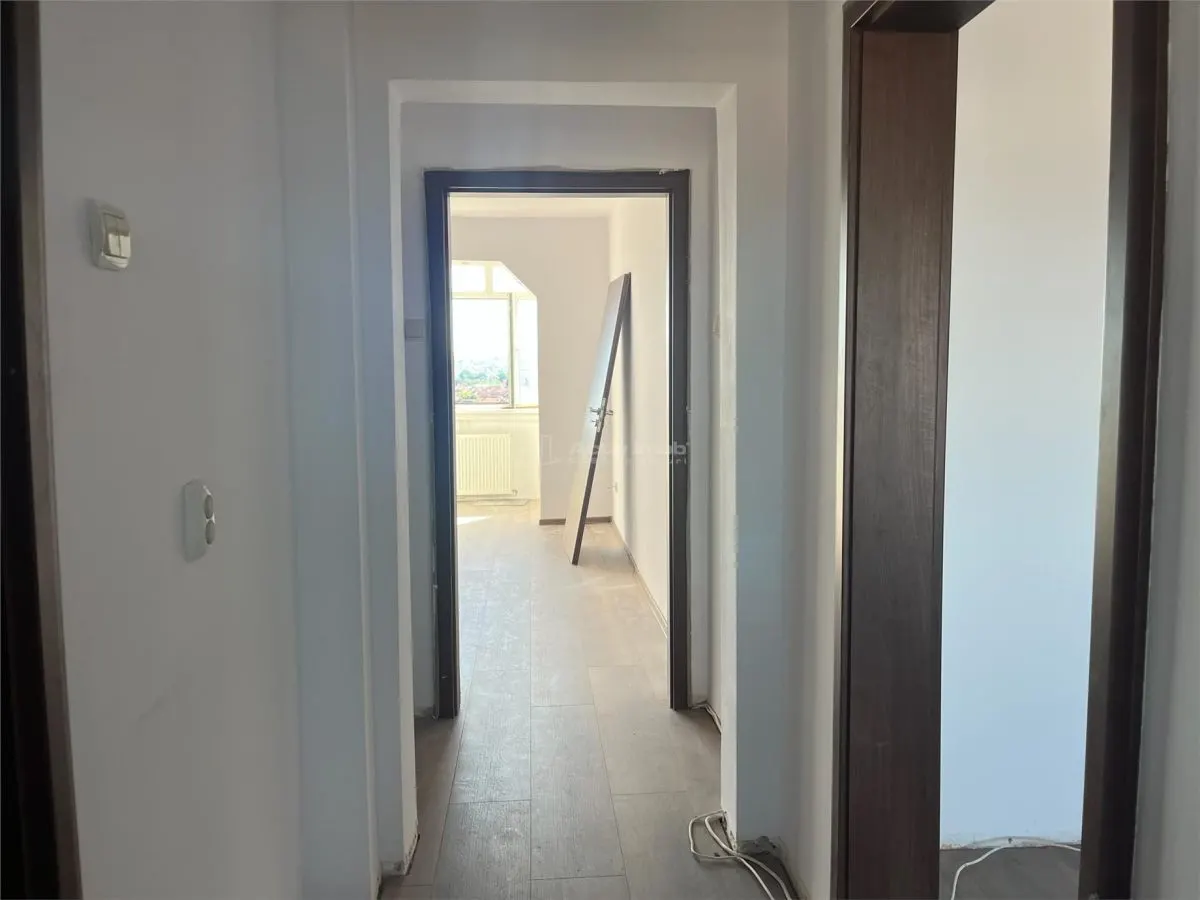Lugoj, Apartament 3 Cam., 84 Mp., Semidecomandat, et.6, Central Blocul Postei - foto 24