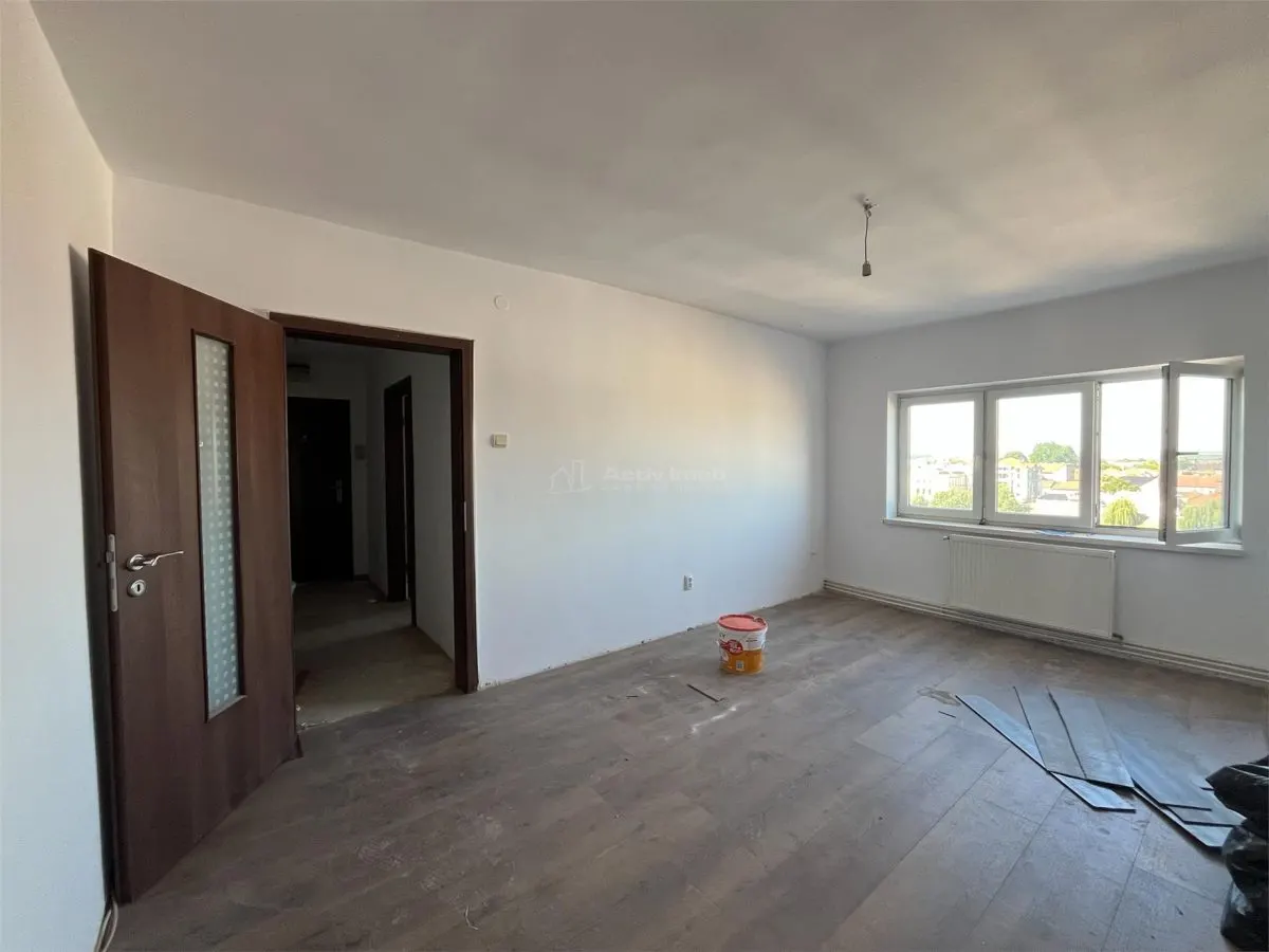 Lugoj, Apartament 3 Cam., 84 Mp., Semidecomandat, et.6, Central Blocul Postei - foto 6