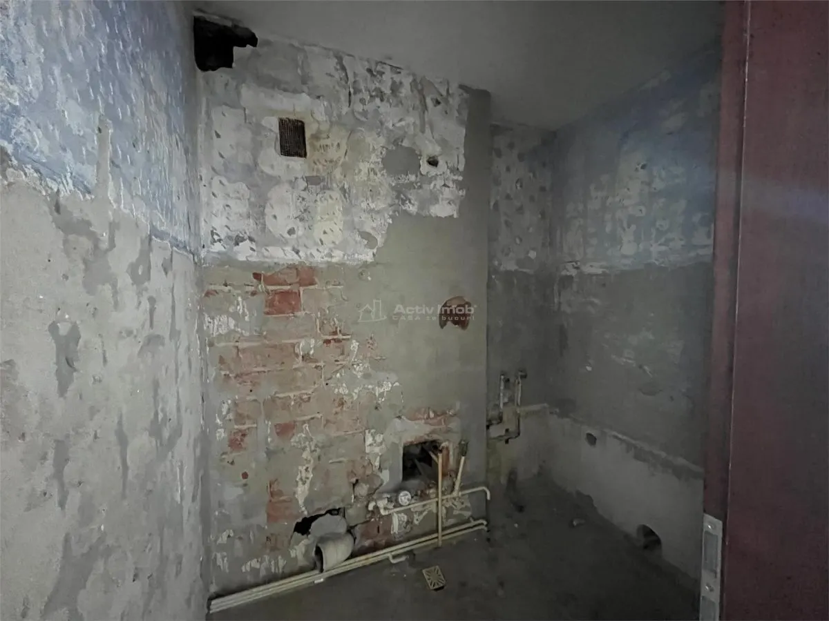 Lugoj, Apartament 3 Cam., 84 Mp., Semidecomandat, et.6, Central Blocul Postei - foto 7