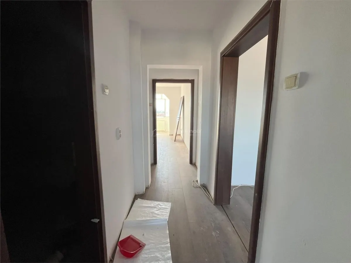 Lugoj, Apartament 3 Cam., 84 Mp., Semidecomandat, et.6, Central Blocul Postei - foto 10