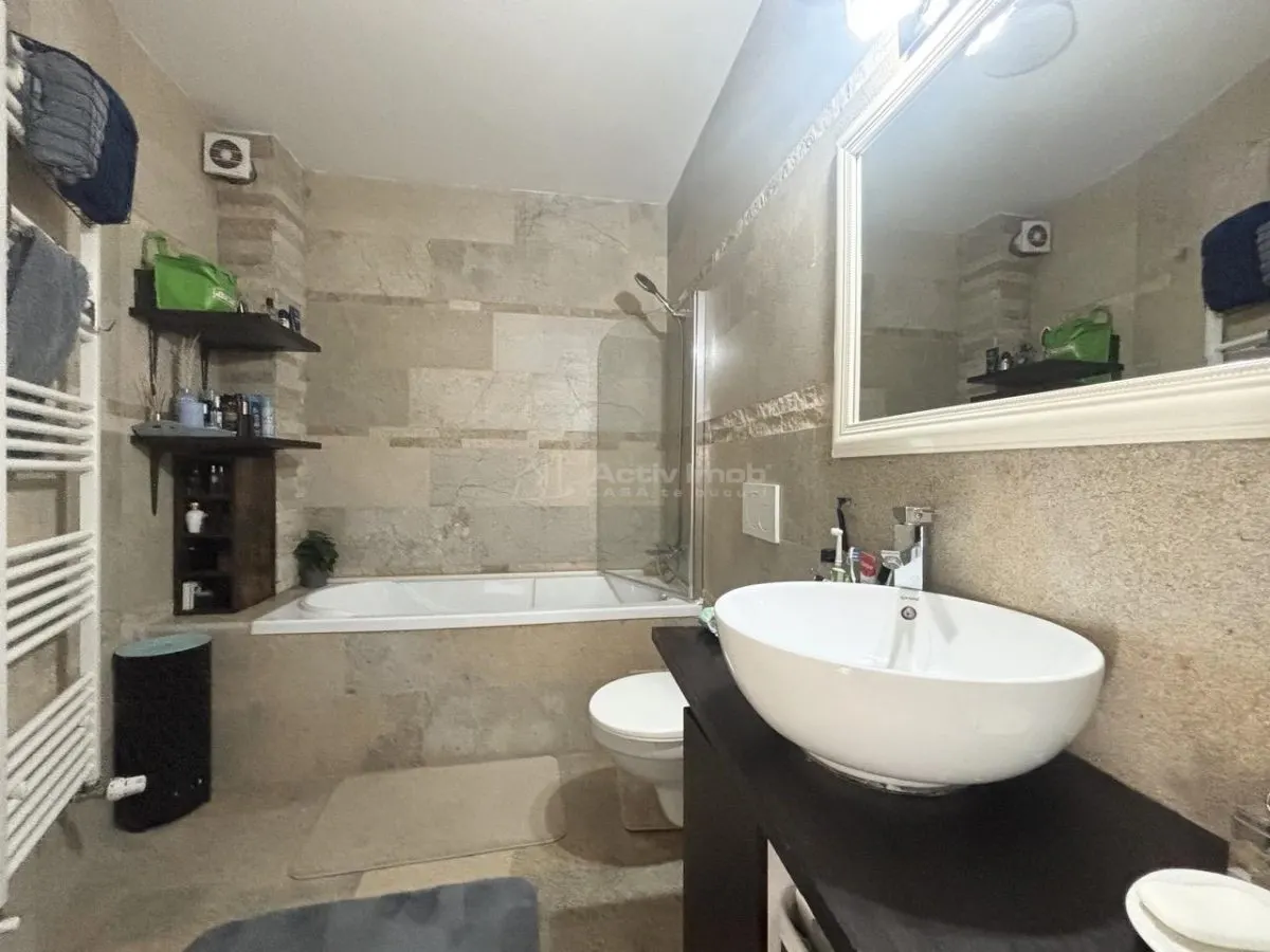 Refugiu urban cu personalitate – Casa cu mansarda si crama amenajata - zona centrala - foto 13