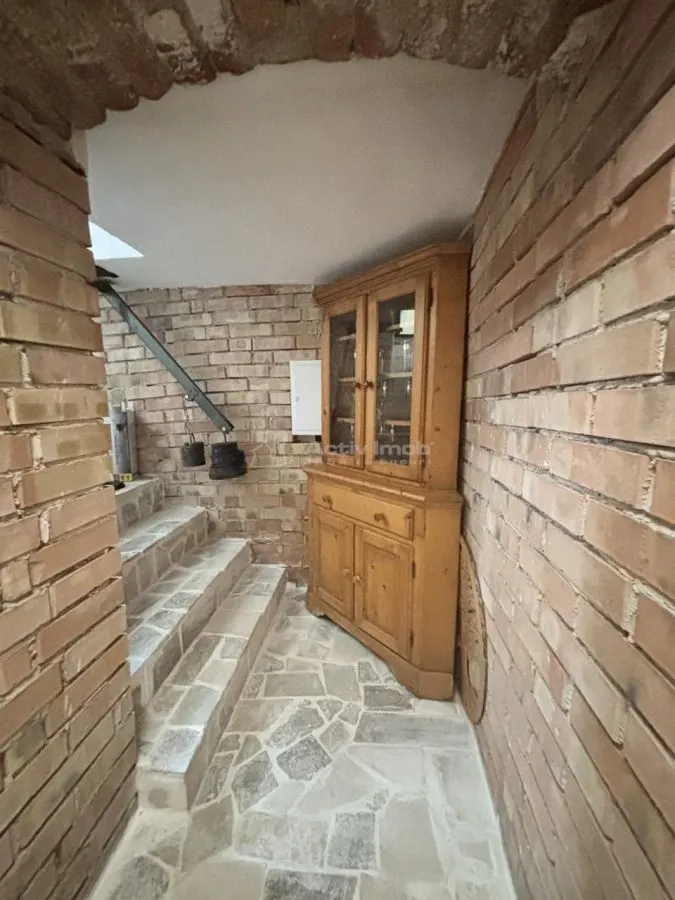 Refugiu urban cu personalitate – Casa cu mansarda si crama amenajata - zona centrala - foto 15