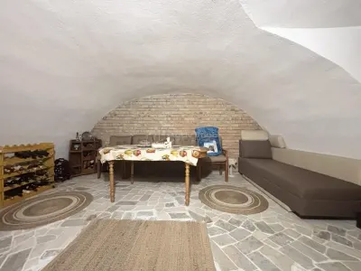 Refugiu urban cu personalitate – Casa cu mansarda si crama amenajata - zona centrala - foto 18