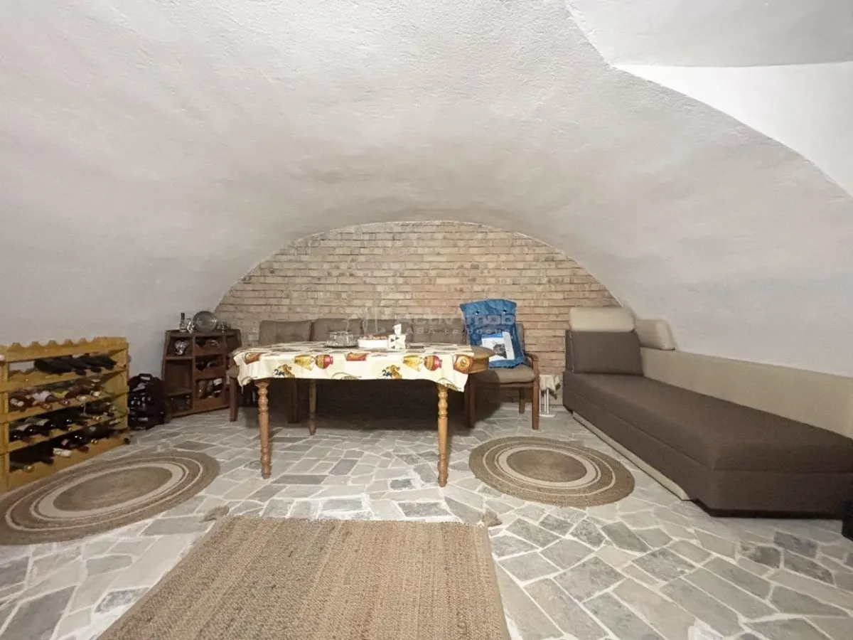 Refugiu urban cu personalitate – Casa cu mansarda si crama amenajata - zona centrala - foto 18