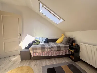 Refugiu urban cu personalitate – Casa cu mansarda si crama amenajata - zona centrala - foto 6