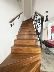 Refugiu urban cu personalitate – Casa cu mansarda si crama amenajata - zona centrala - foto 7