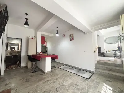 Refugiu urban cu personalitate – Casa cu mansarda si crama amenajata - zona centrala - foto 9
