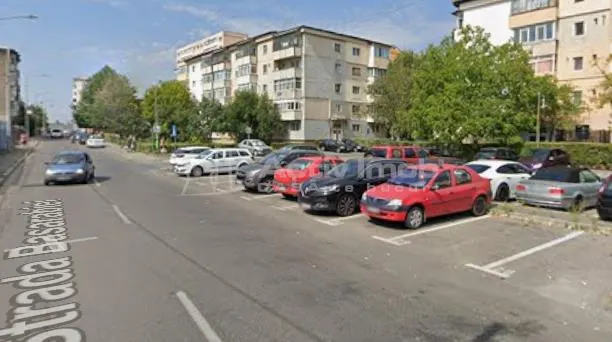Apartament 2 camere de vanzare in micro 6 strada Basarabiei - foto 1