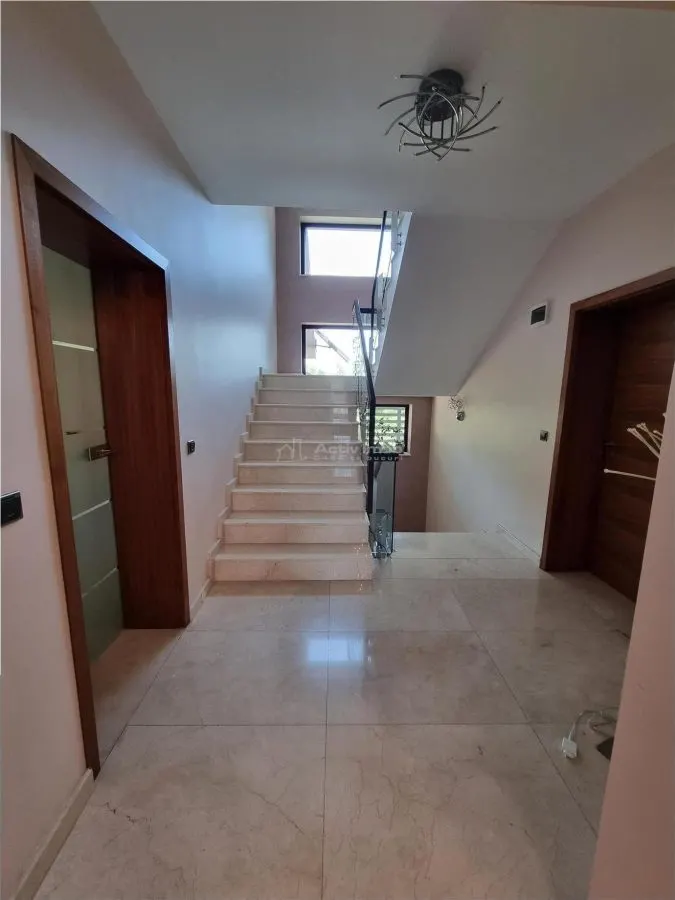 Casa-Vila Deosebita Central S+P+1+M str 1 Decembrie Alexandria - foto 6