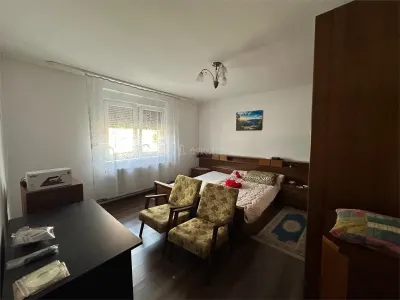 CASA SOLIDA CU TEREN SI CURTE, BOCSA VASIOVA. COMISION ZERO - foto 17