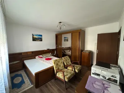 CASA SOLIDA CU TEREN SI CURTE, BOCSA VASIOVA. COMISION ZERO - foto 3