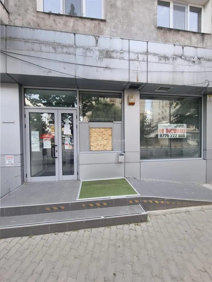 Spatiu comercial central fost Sediu Banca Alphabank - foto 2