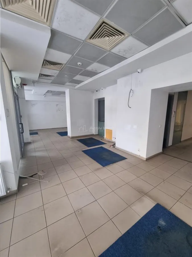Spatiu comercial central fost Sediu Banca Alphabank - foto 5