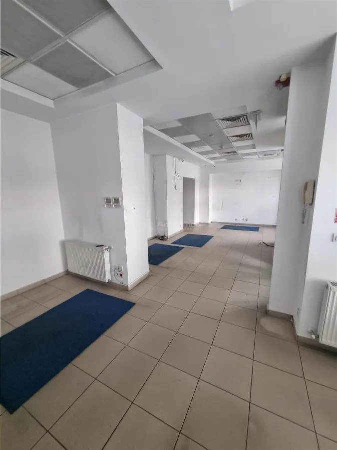 Spatiu comercial central fost Sediu Banca Alphabank - foto 8