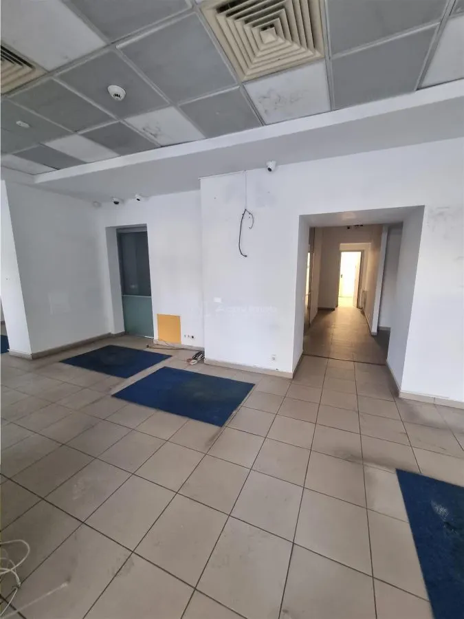 Spatiu comercial central fost Sediu Banca Alphabank - foto 9