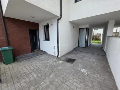 Villa Townhouse Moderne – Otopeni – 5 Chambres – 3 Salles de Bain – 159m² - foto 19