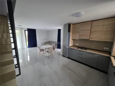 Villa Townhouse Moderne – Otopeni – 5 Chambres – 3 Salles de Bain – 159m² - foto 22