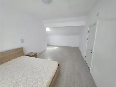 Villa Townhouse Moderne – Otopeni – 5 Chambres – 3 Salles de Bain – 159m² - foto 9