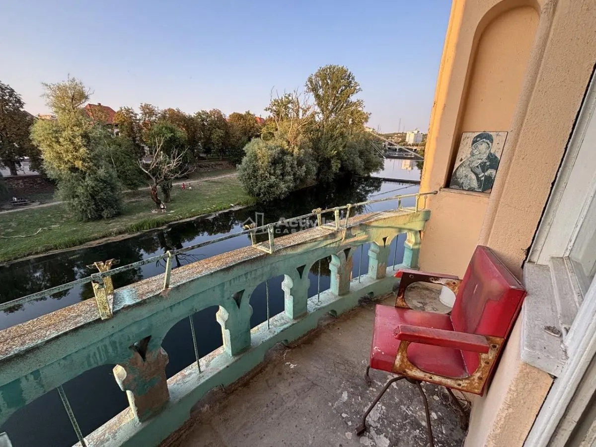 Apartament 129 mp cu vedere spre Crisul Repede si demisol independent in cladire istorica - foto 12